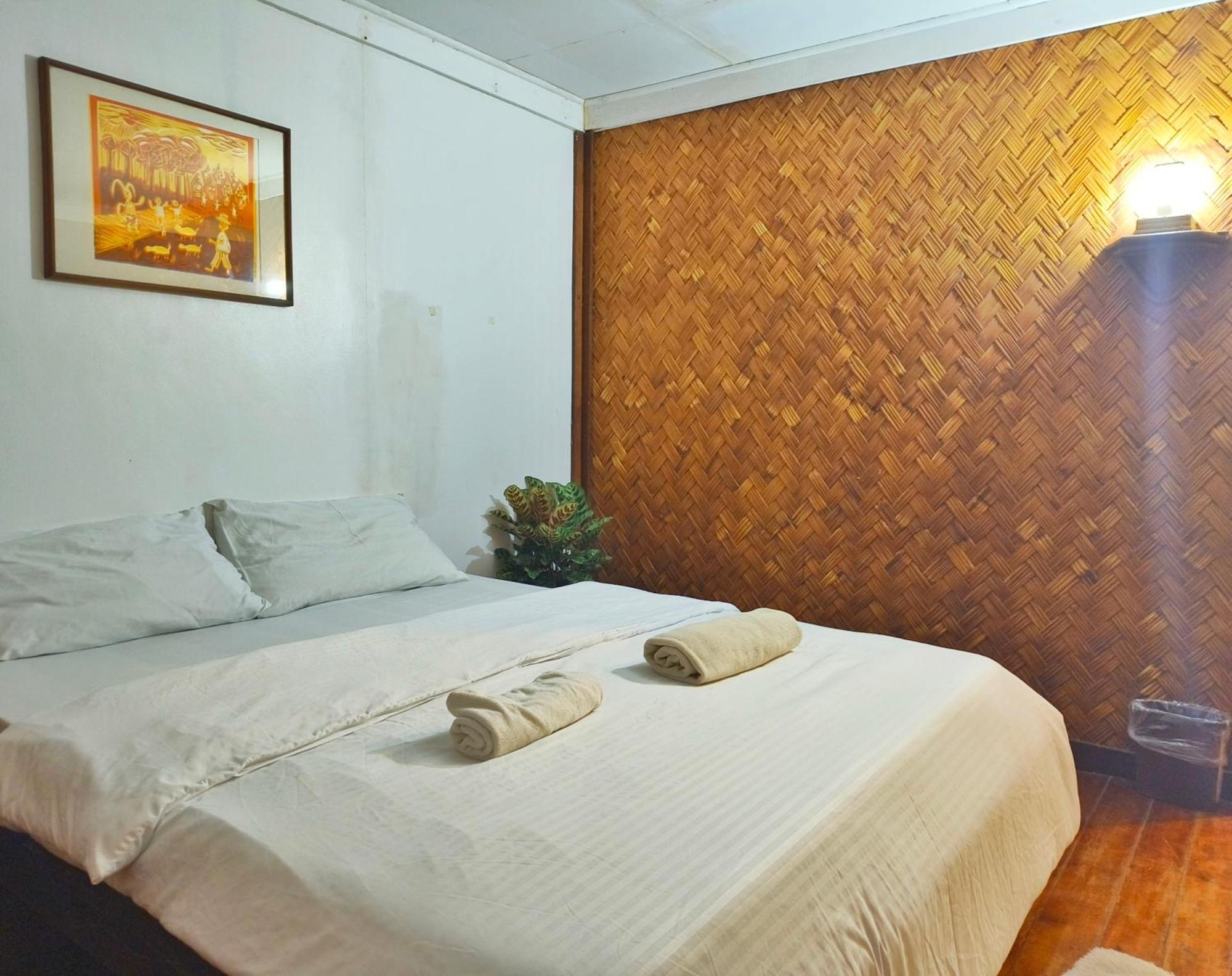 Lokal Hut Bed And Breakfast Puerto Princesa Exterior foto