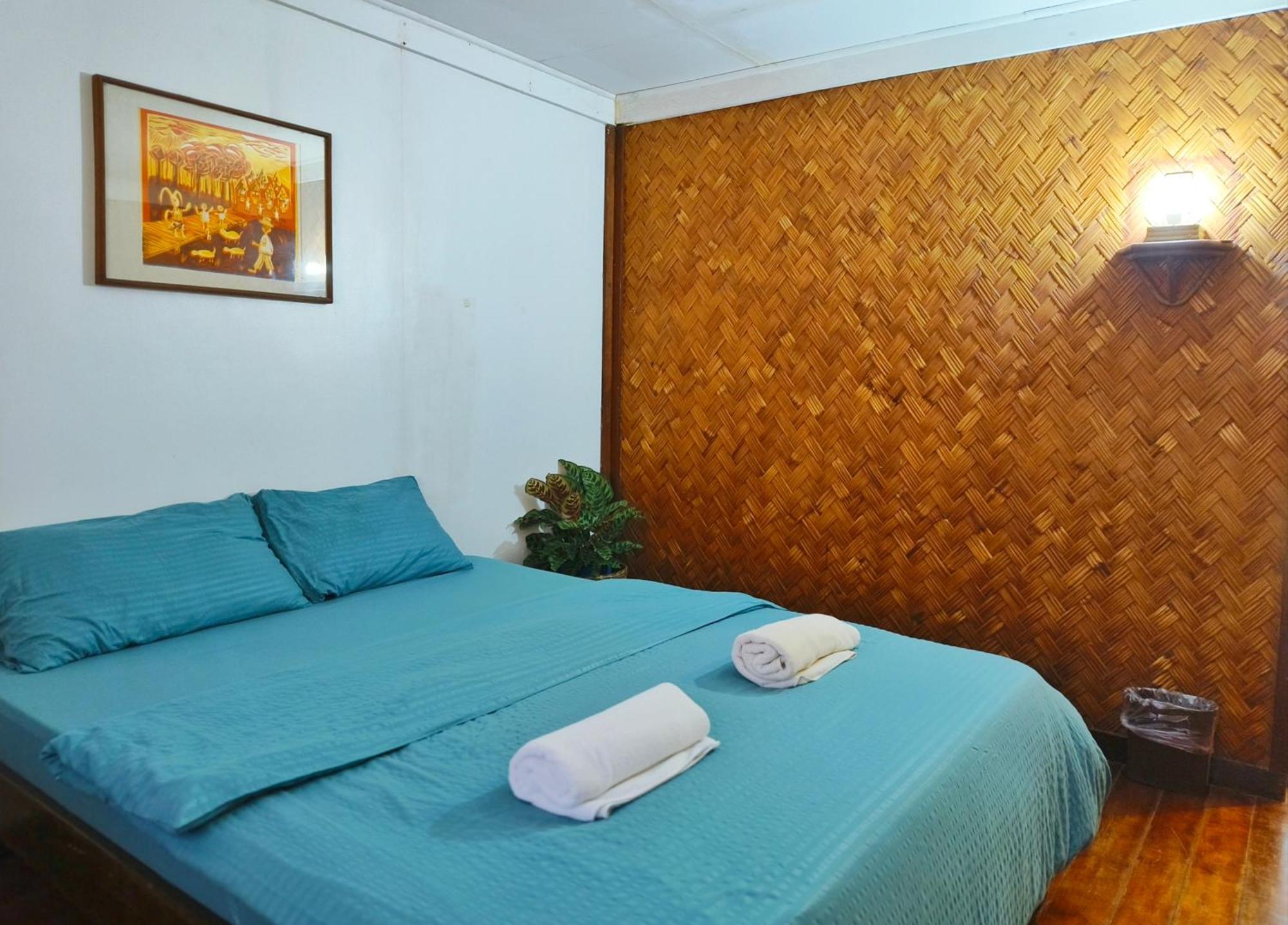 Lokal Hut Bed And Breakfast Puerto Princesa Exterior foto