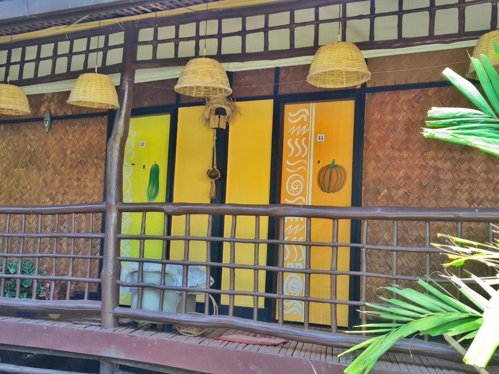 Lokal Hut Bed And Breakfast Puerto Princesa Exterior foto